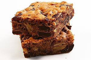 White Chocolate Blondie w/cranberries, chocolate chunks & candied pecans
